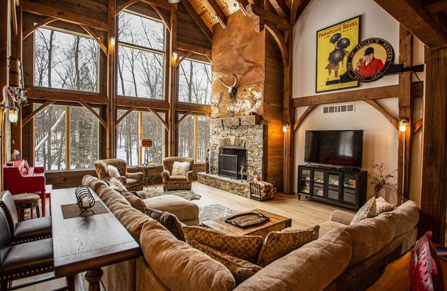 Boyne Mountain - Ski-In/Out, featuring 4 master suites with an outside Hot Tub