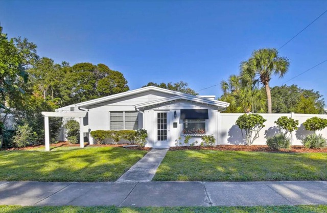 Bracing Island Paradise W/ Lovely Patio