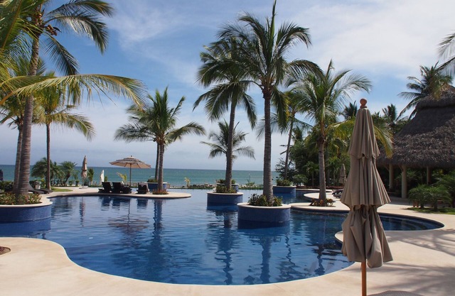 Brand New Deluxe 2 bed Private Beach with Magnificent Views