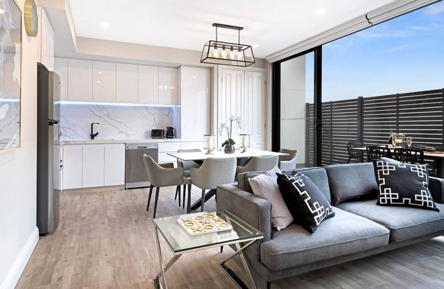 BRAND NEW! 1 Bed 1 Bath Apartment in Caulfield North