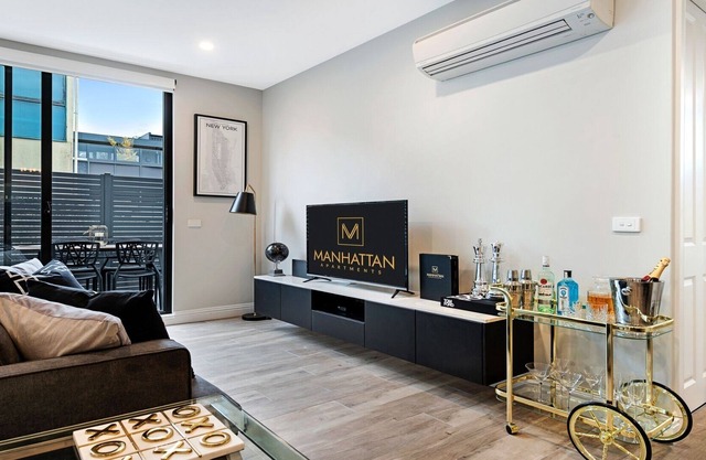 BRAND NEW! 2 Bed Premier Apartment in Caulfield North