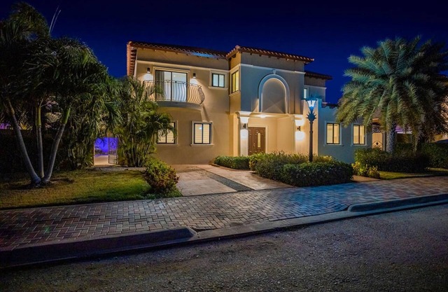 BRAND NEW - 4BR Villa w/Private Pool @ Gold Coast