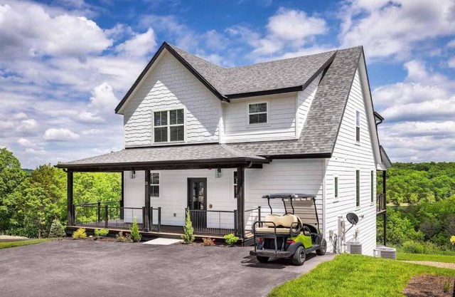 BRAND NEW! 5 Bed Cabin, Dock and over 30 Free Amenities!