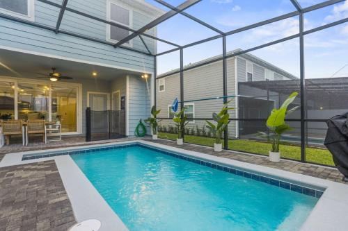 BRAND New 5 bed Villa in Windsor Cay