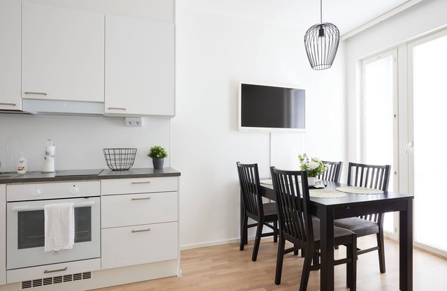 Brand new apartment w/WiFi, Parking and 24/7 check-in