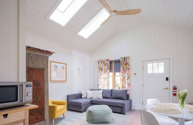 Brand New Cottage Near Burlington Park & Beaches - Fully Registered & Licensed