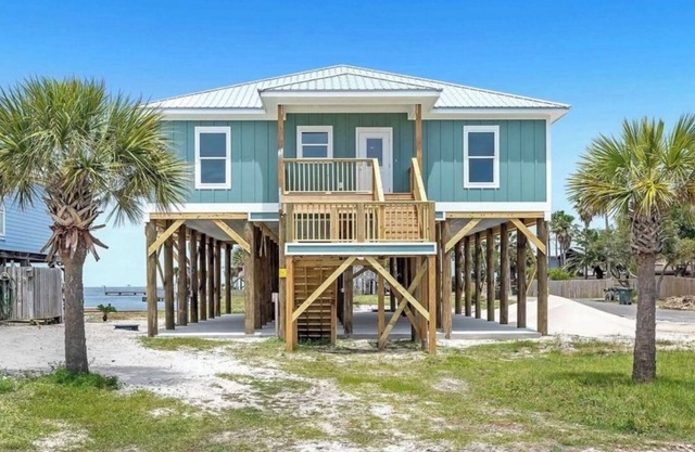 Brand New Home with Amazing Bay Views and 1-1/2 Block Walk to Gulf of Mexico