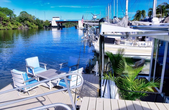 Brand New House Boat, Stunning Views and Resort Amenities