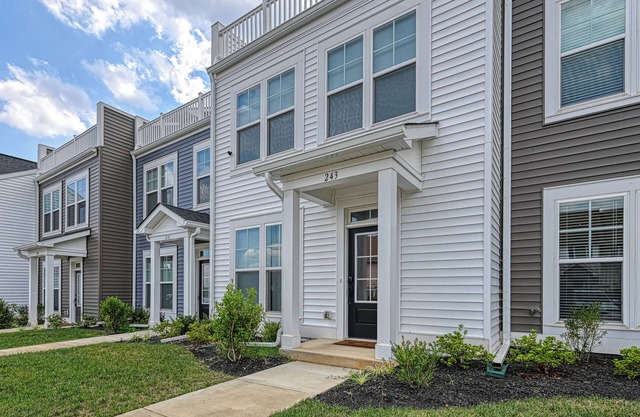 BRAND NEW Lakeview Townhome Oasis!