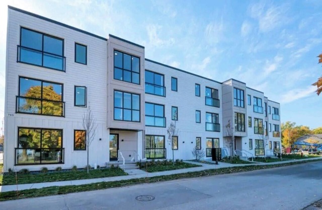 BRAND NEW LISTINGnCozy 1-bedroom condo with WiFi, AC in fabulous Traverse City