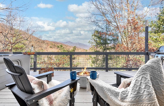 Brand New Luxe Retreat + Hot Tub
