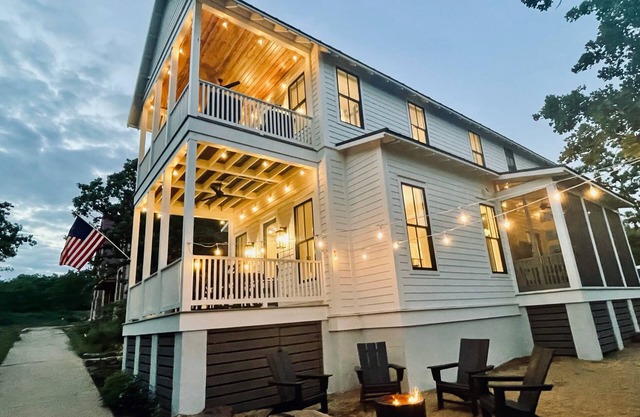 Brand new luxury cottage in Carlton Landing