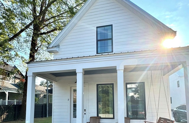 Brand New! Luxury 2-Bedroom Cottage in Downtown Auburn!
