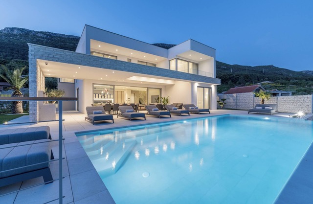 BRAND NEW/Luxury stay, Epic sea view & 70 m2 Infinity pool