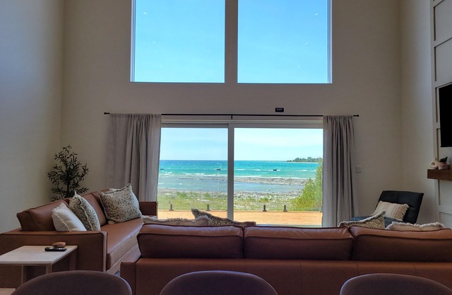 Brand new modern cottage In Tobermory near Singing Sands with game room