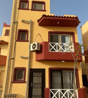 Brand New Renovated Family only Cheerful 3-bedroom Villa With 6 Pools- Perla Marina Kilo 85