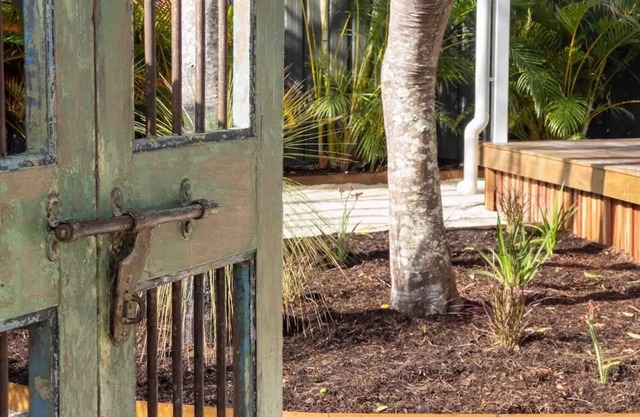 *BRAND NEW RENOVATION* Beautiful Cabin Steps from Beach