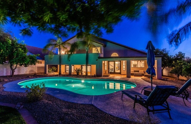 BRAND NEW . RIGHT IN THE HEART OF THE ACTION. GOLF, SHOPPING, & NIGHTLIFE!