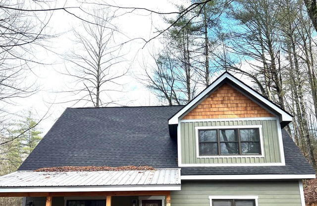 BRAND-NEW!! RUSTIC CHALET - GAME ROOM, HOT TUB, PRIVATE LOT - 8 MINS TO PARKWAY!