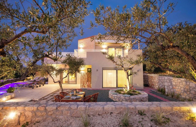 BRAND NEW, SECLUDED VILLA WITH PRIVATE POOL AND AMAZING VIEW, CLOSE TO THE TOWN.