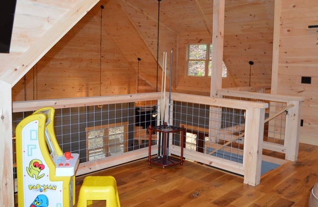 BRAND-NEW! SISTER CHALETS - GAME ROOM, HOT TUB, PRIVATE LOT - 8 MINS TO PARKWAY!