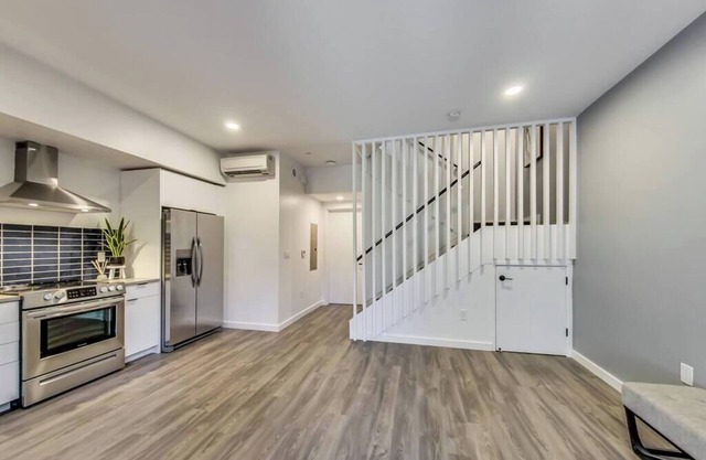 Brand New Stylish Studio Suite Near Downtown!