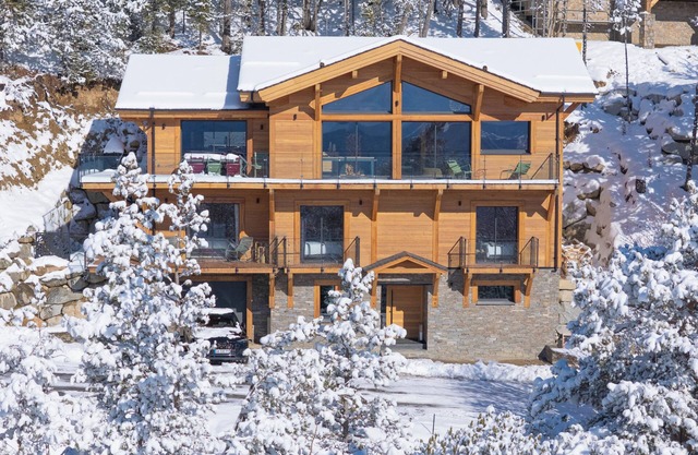Brand-new, top-of-the-range chalet with panoramic views (sauna, steam room, billiards)