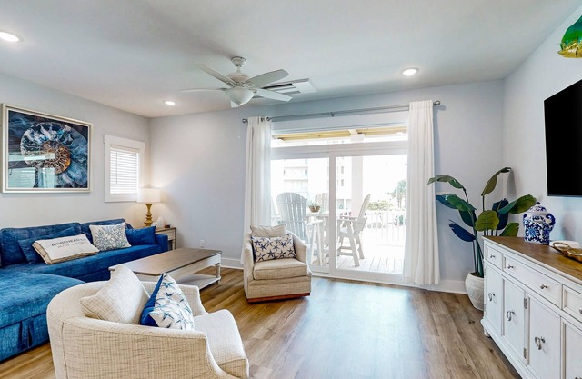 Brand new townhouse w/comforting style in quiet location w/views