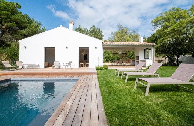 Brand new villa with heated pool