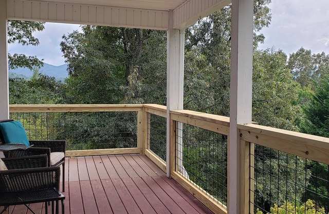Breathtaking Lake & Mountain Views, near the Appalachian Trail