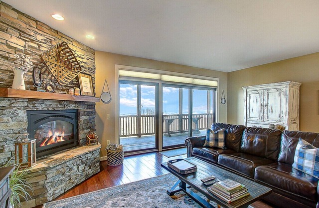 Breathtaking Mountain View-come enjoy this cozy retreat!