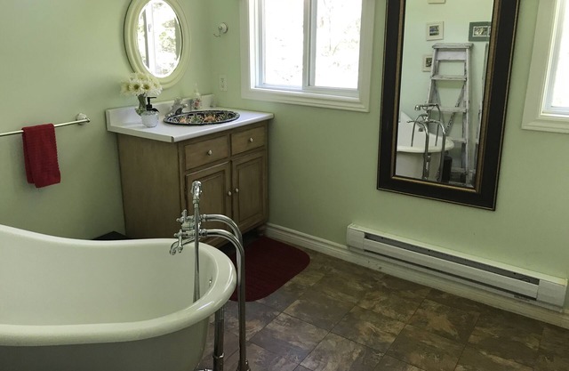 Breathtaking Muskoka Escape - Enjoy our pristine lake and tranquil space