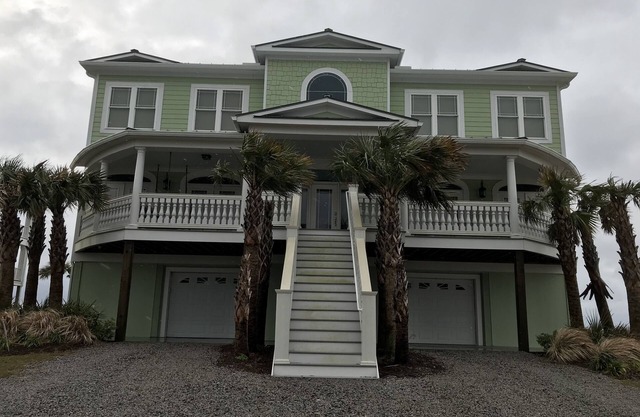 Breathtaking Ocean and Sound front views from every room