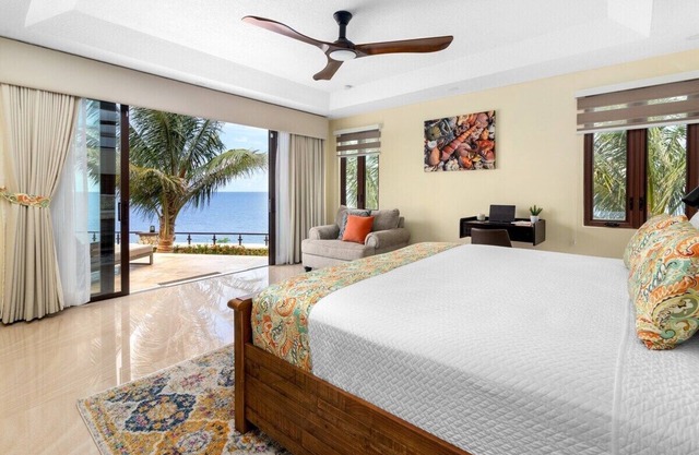 Breathtaking Oceanfront Luxe Villa in Tower Isle, Jacuzzi, Pool, Fully Staffed