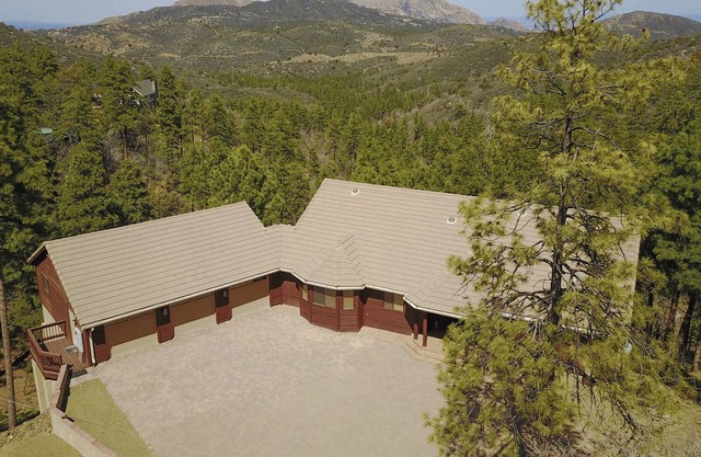 Breathtaking Treetop 5600 Square Foot Mountainside Lodge