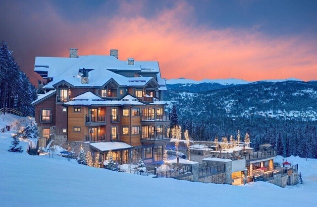 Breckenridge 2-bedroom sleeps 8 ski-in ski-out condo hot tub all the amenities