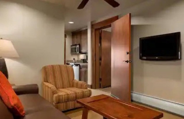 Breckenridge, CO - Studio Suite at Grand Lodge on Peak 7 Ski-in/Ski-out Resort