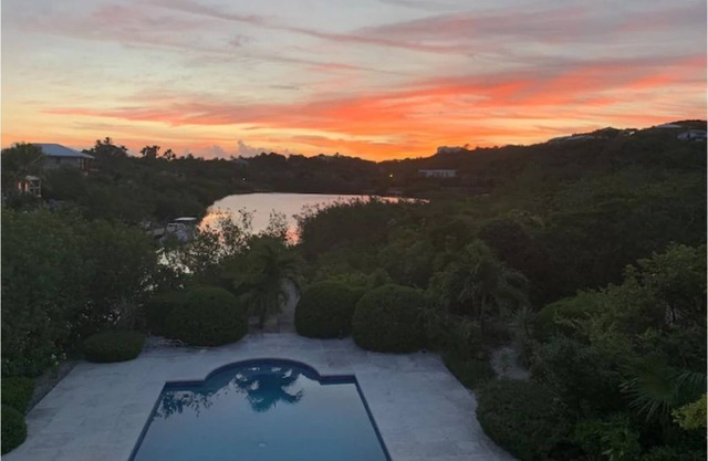Breezy, eco-friendly, with pool and lagoon view