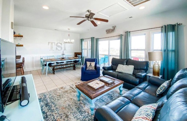 Breezy Salt Life Home on the Bay, Walk to Beaches!