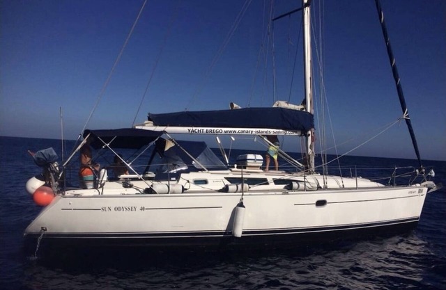 Brego. Velero Para Alojamiento En el Centro de Santa Cruz
