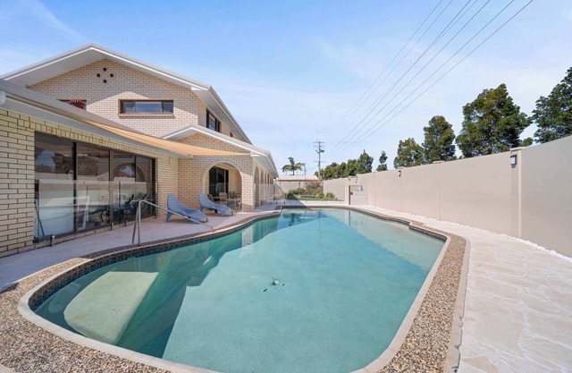 Bribie Beach House w Pool - Walk to Surf & Shops
