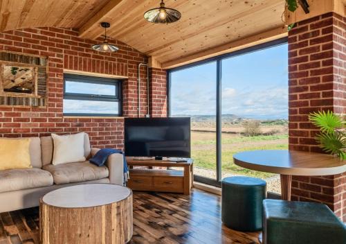 Brick Barn - Luxury Barn Conversion by River Avon