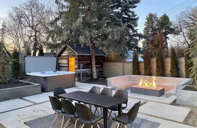 Brick House Luxury Private Retreat w/hot tub