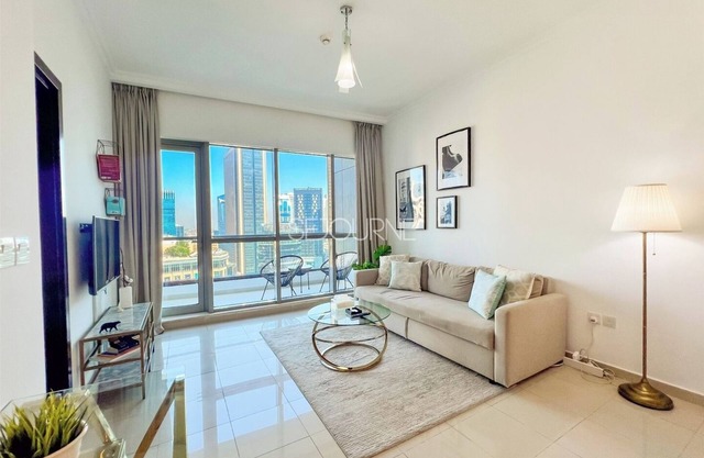Bright 1 BR with exceptional Dubai Marina view