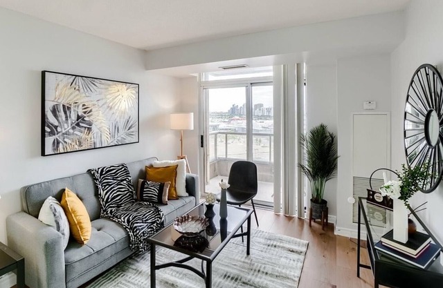 Bright 2 bedroom condo steps from Square 1 w/ 1 Parking