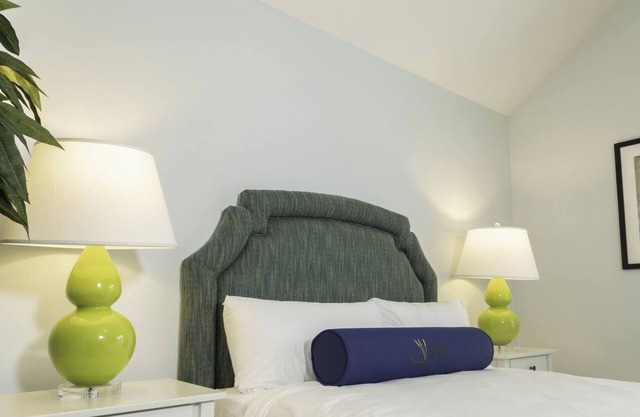 Bright 2BR Townhome w/Full Kitchen + Family-Friendly Outdoor Space | 2 Units