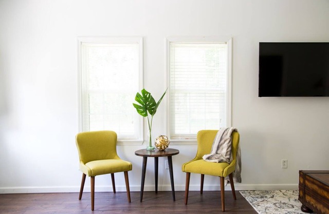 Bright and beautiful 2-bedroom carriage house in Charleston SC with AC, WiFi