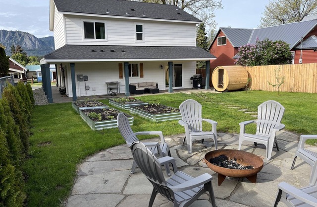 Bright and Cozy Home in the Heart of Cle Elum