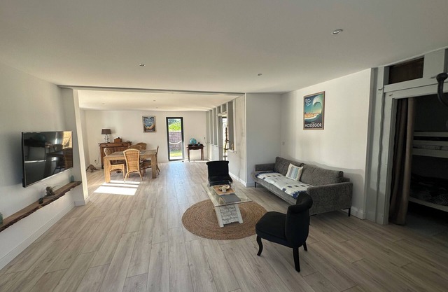 Bright apartment in the heart of a recently renovated villa.