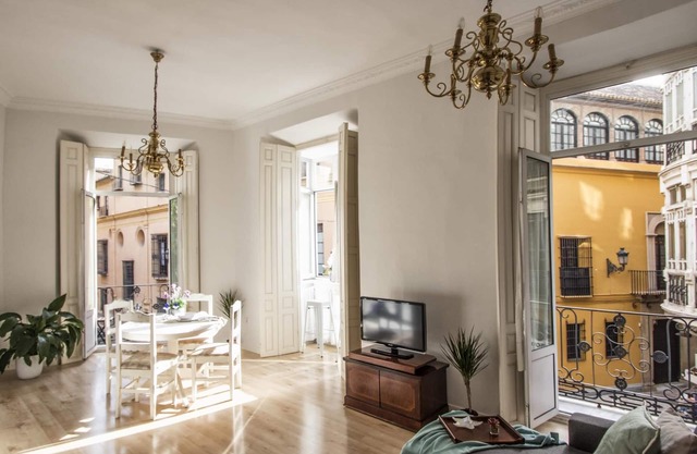 Bright apartment with views of the Cathedral